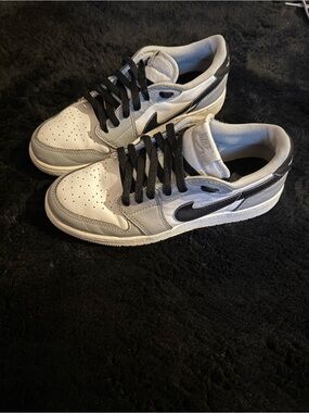 Nike Women's Low-Top Sneakers in White and Black